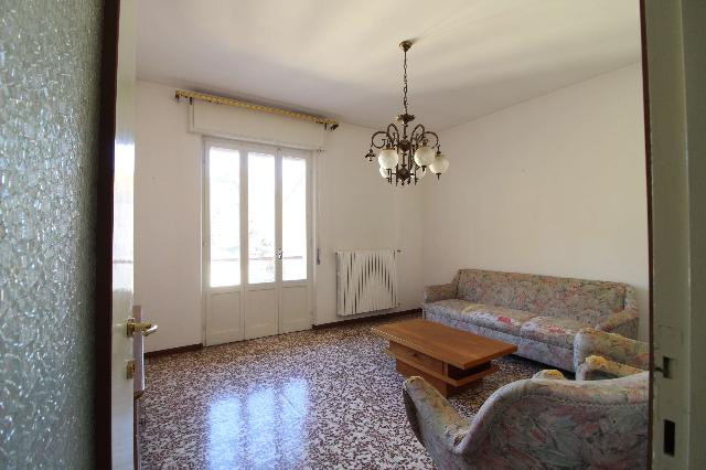 2-room flat in Via Leopardi, Cantù - Photo 1