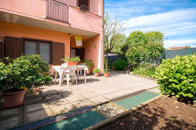 Terraced house in Via Sempione, Cantù - Photo 1