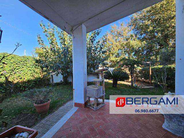 Single-family villa in Via Dante  56, Anzio - Photo 1