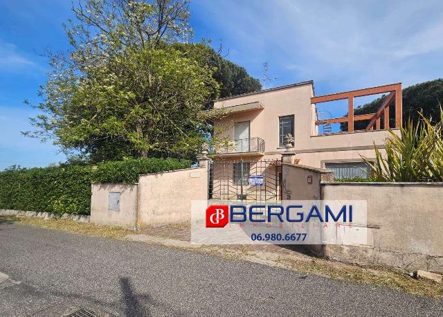 Single-family villa in Via col Vento 58, Anzio - Photo 1