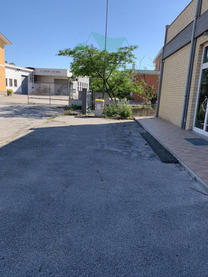 Negozio in Don Minzoni 45, Jesi, {3} - Foto 2