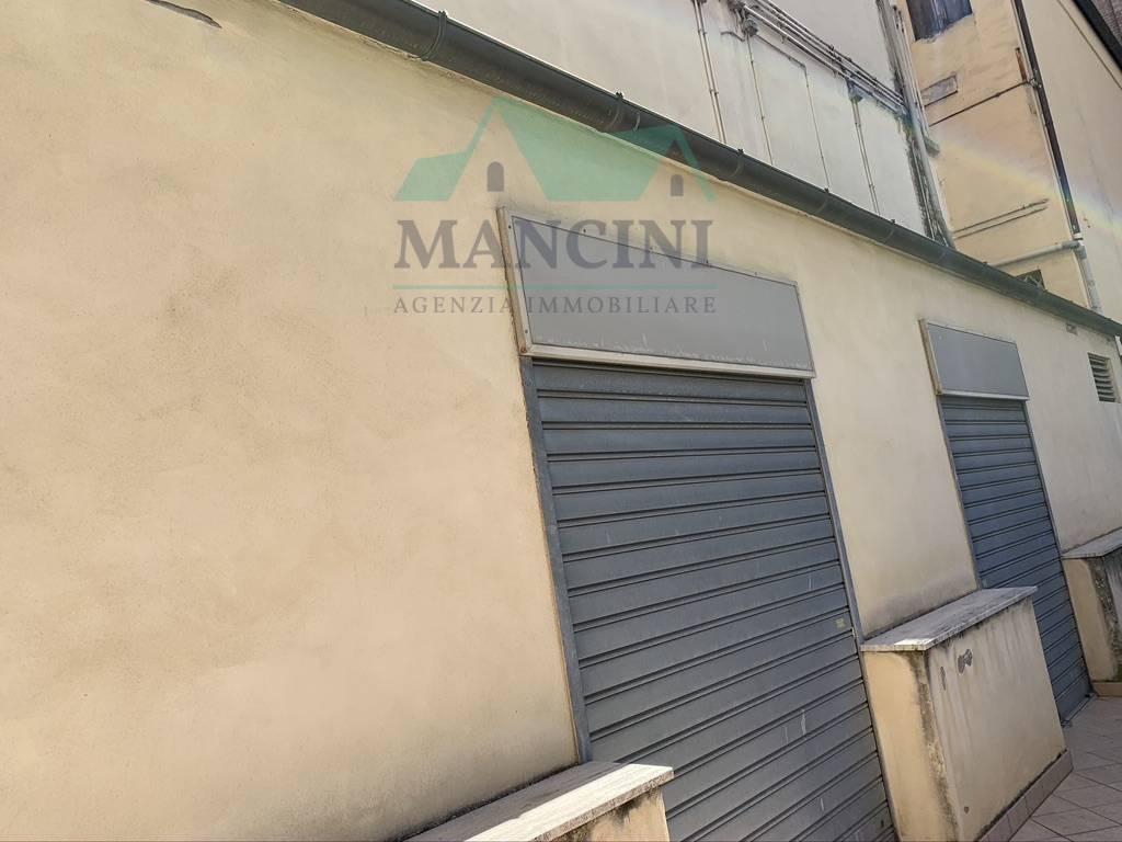 Negozio in Mura Occidentali 15, Jesi, {3} - Foto 1