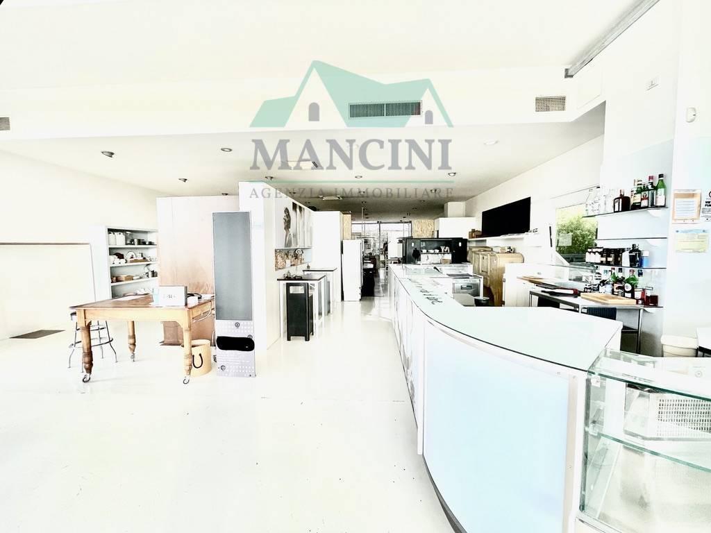 Esercizio commerciale in Don Minzoni 60, Jesi, {3} - Foto 2