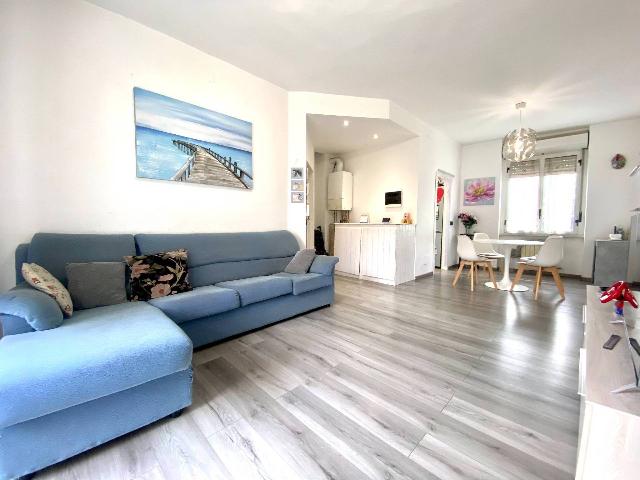 3-room flat in Via Santa Margherita 87, Macherio - Photo 1