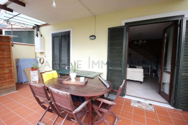 Terraced house in Via Pernice, Massa - Photo 1