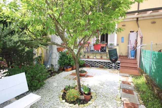 Terraced house in Via Gorizia, Massa - Photo 1