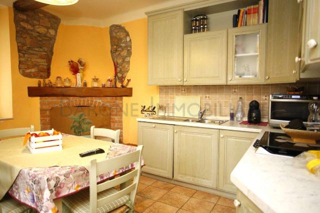 Semi-detached house in Via Tavola, Massa - Photo 1