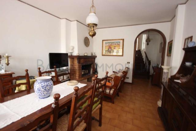 Semi-detached house in Via Manetto, Massa - Photo 1