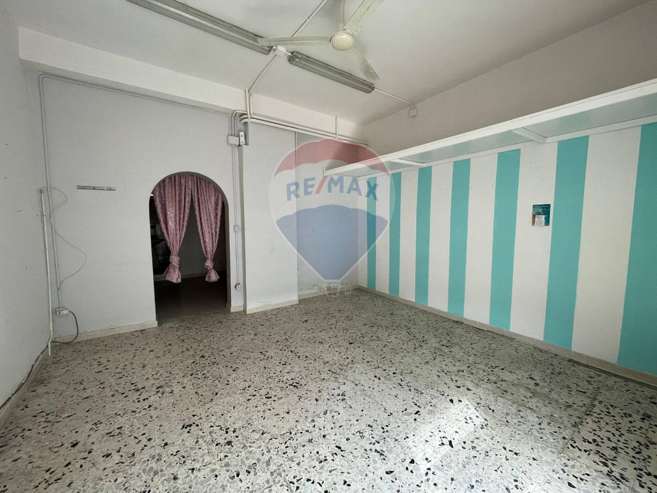 Negozio in Via Cupa Capodichino 215, Napoli - Foto 1