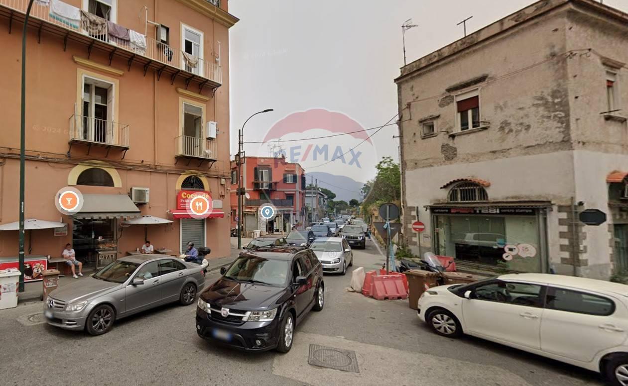 Negozio in Via Gaetano Quagliariello 8, Napoli, {3} - Foto 2