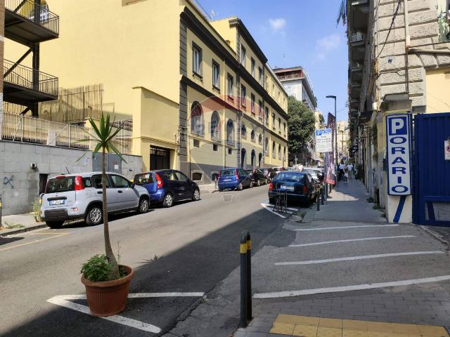 Geschäft in Via Solimena 81, Napoli - Foto 1