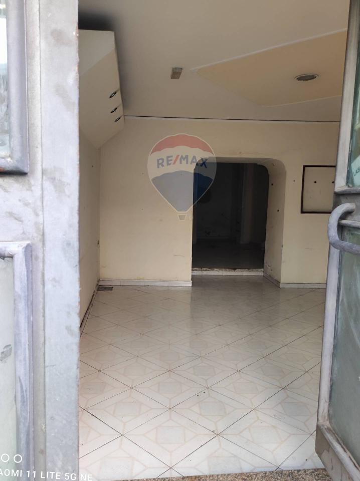 Negozio in Calata Capodichino 23, Napoli, {3} - Foto 2