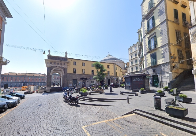 Negozio in Piazza Carolina, Napoli - Foto 1