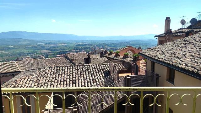 Appartamento in Piazza del Popolo 38, Todi - Foto 1