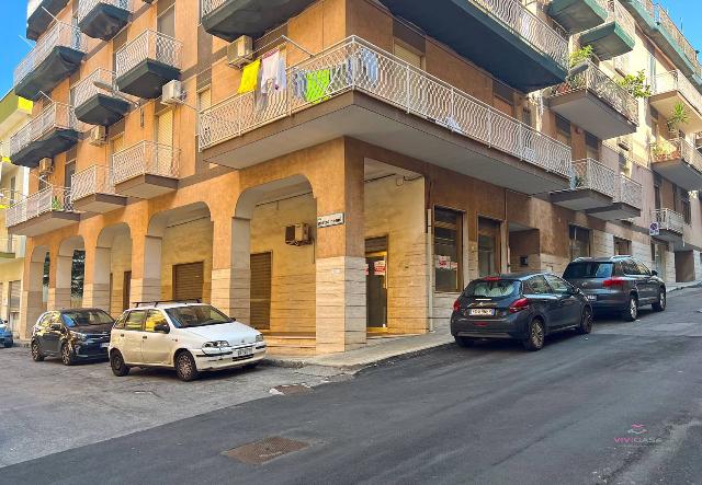 Geschäft in Via Pietro Nenni 10, Putignano - Foto 1