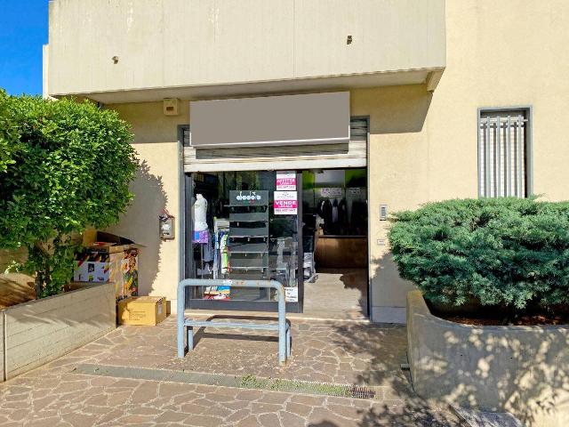 Shop in Viale Giuseppe Verdi, Putignano - Photo 1