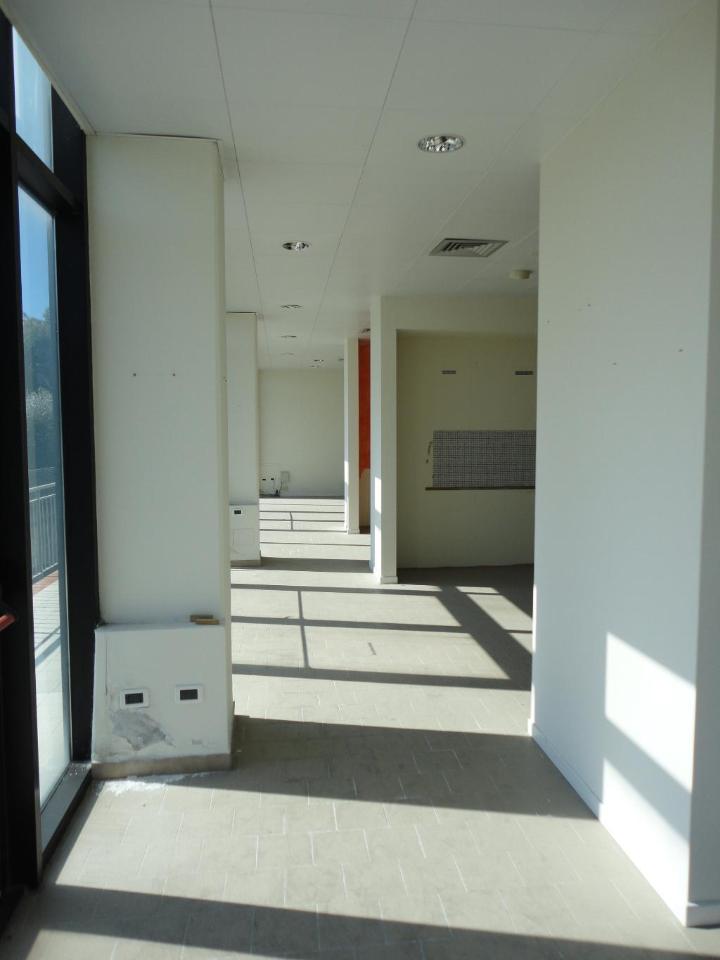 Locale commerciale in , Sarzana, {3} - Foto 1