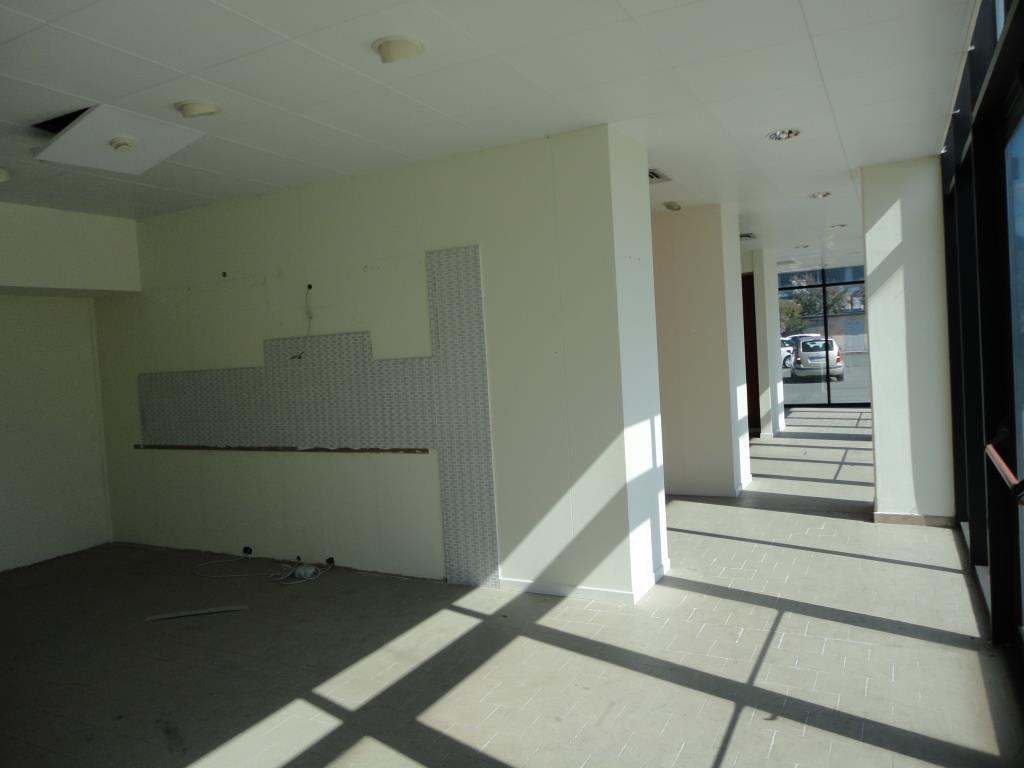 Locale commerciale in , Sarzana, {3} - Foto 2