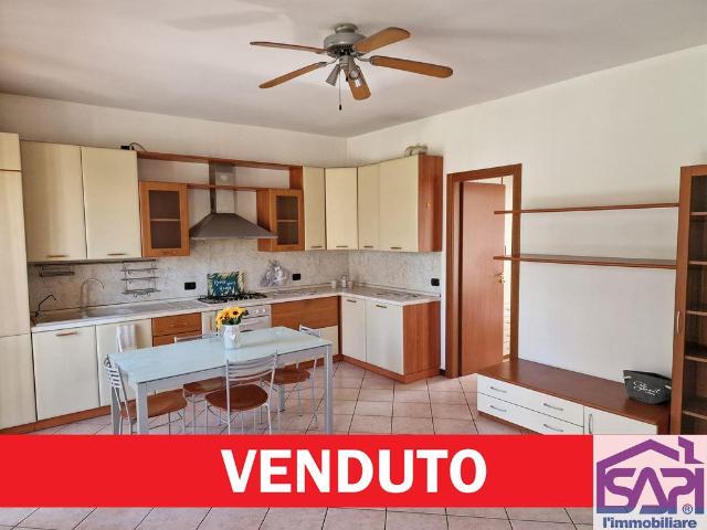 2-room flat in Via XXV Aprile, Lesmo - Photo 1