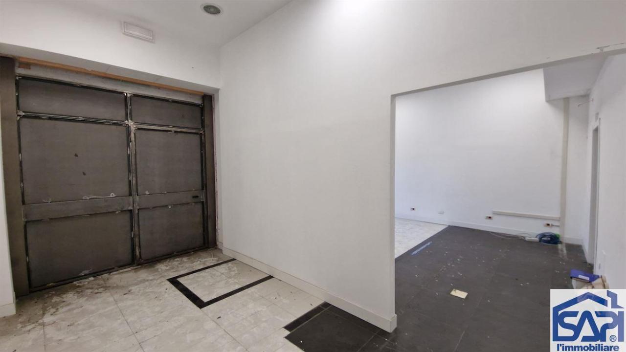 Locale commerciale in , Milano, {3} - Foto 2
