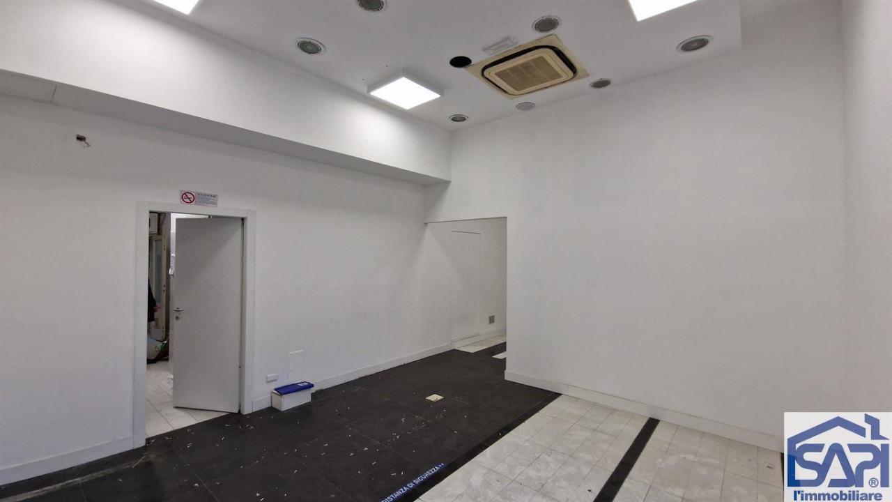 Locale commerciale in , Milano, {3} - Foto 1