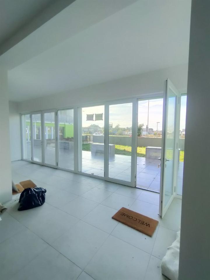 Negozio in Viale Ariosto 512, Sesto Fiorentino, {3} - Foto 1