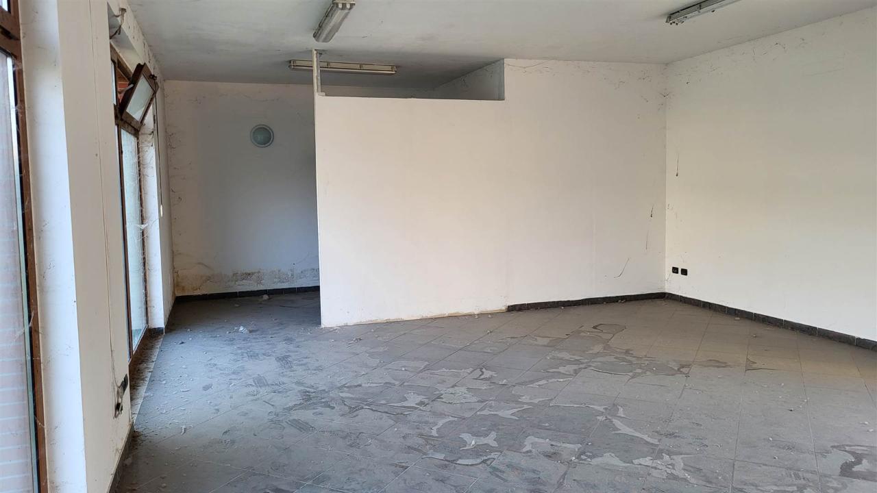 Negozio in , Mantova, {3} - Foto 1