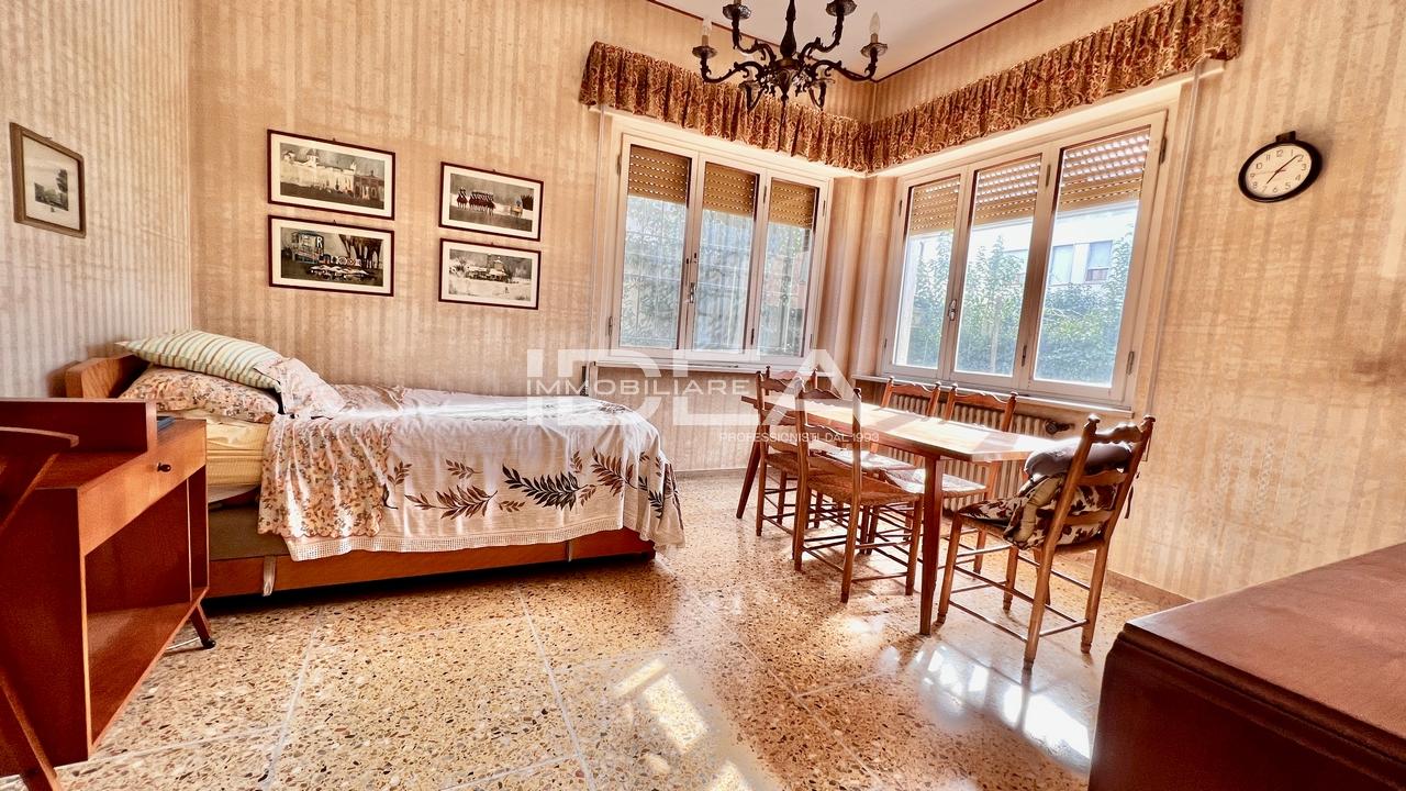 Villa plurifamiliare in vendita a Lucca