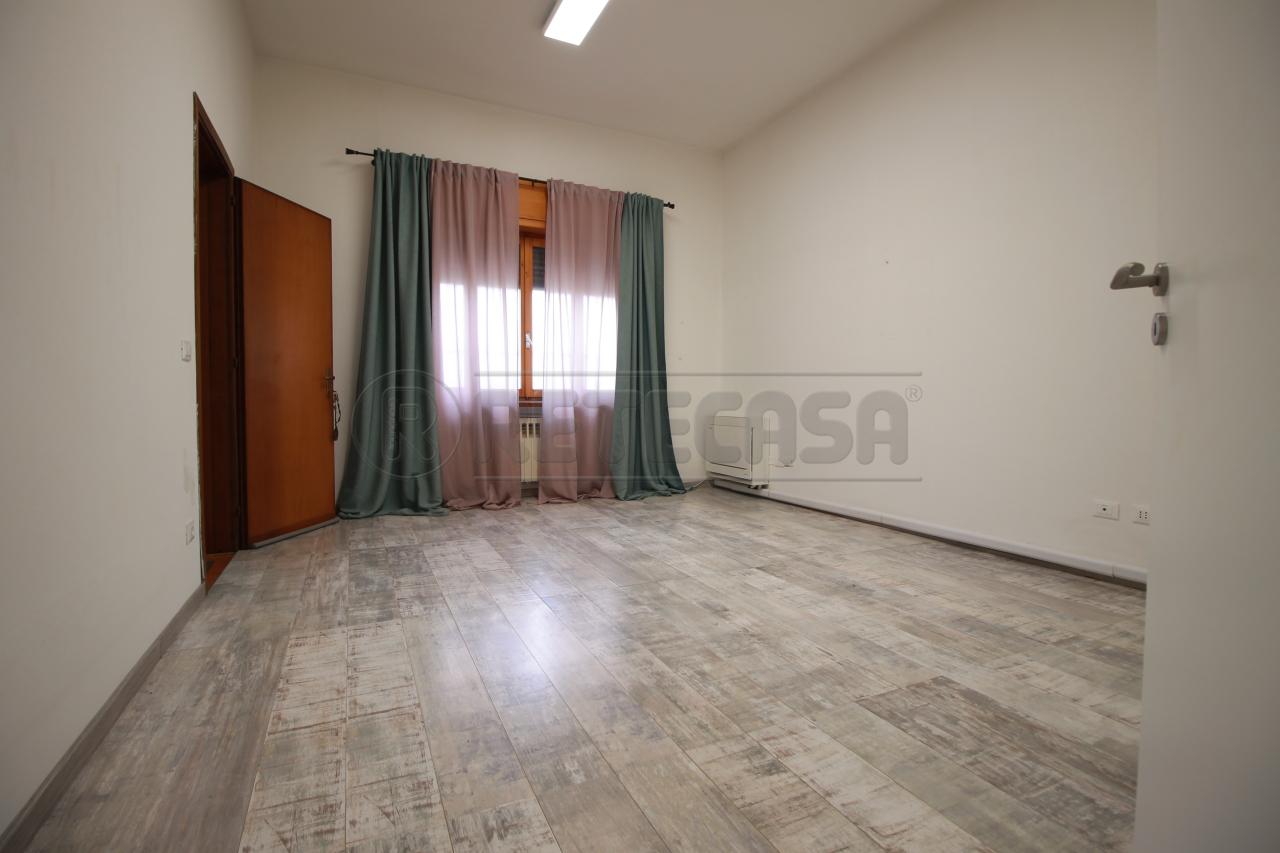 Ufficio in Via Lungo Chiampo 42, Montebello Vicentino, {3} - Foto 2