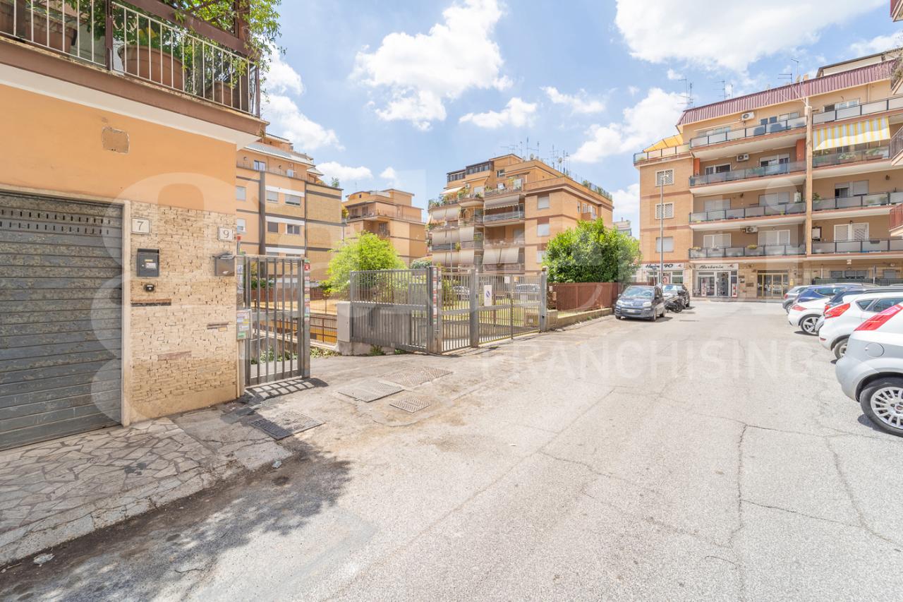 Magazzino in Via Busalla 9, Roma, {3} - Foto 2