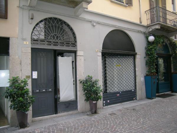 Negozio in Via Antonio Bianchini 3, Novara, {3} - Foto 1