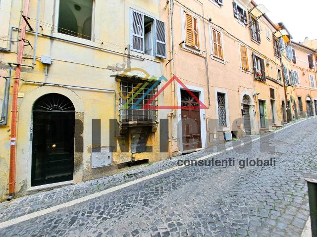 3-room flat in Via Camillo Benso di Cavour, Marino - Photo 1