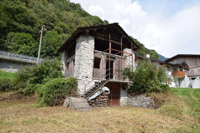 Country house or cottage in Giro del Lago , Villa di Chiavenna - Photo 1