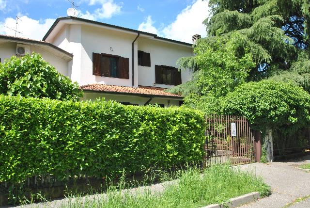 Mansion in Via l. Pasteur 18, Vimercate - Photo 1