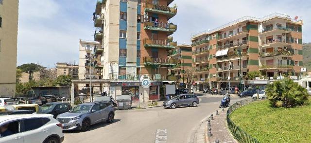 Negozio in Via Giustiniano 315, Napoli - Foto 1