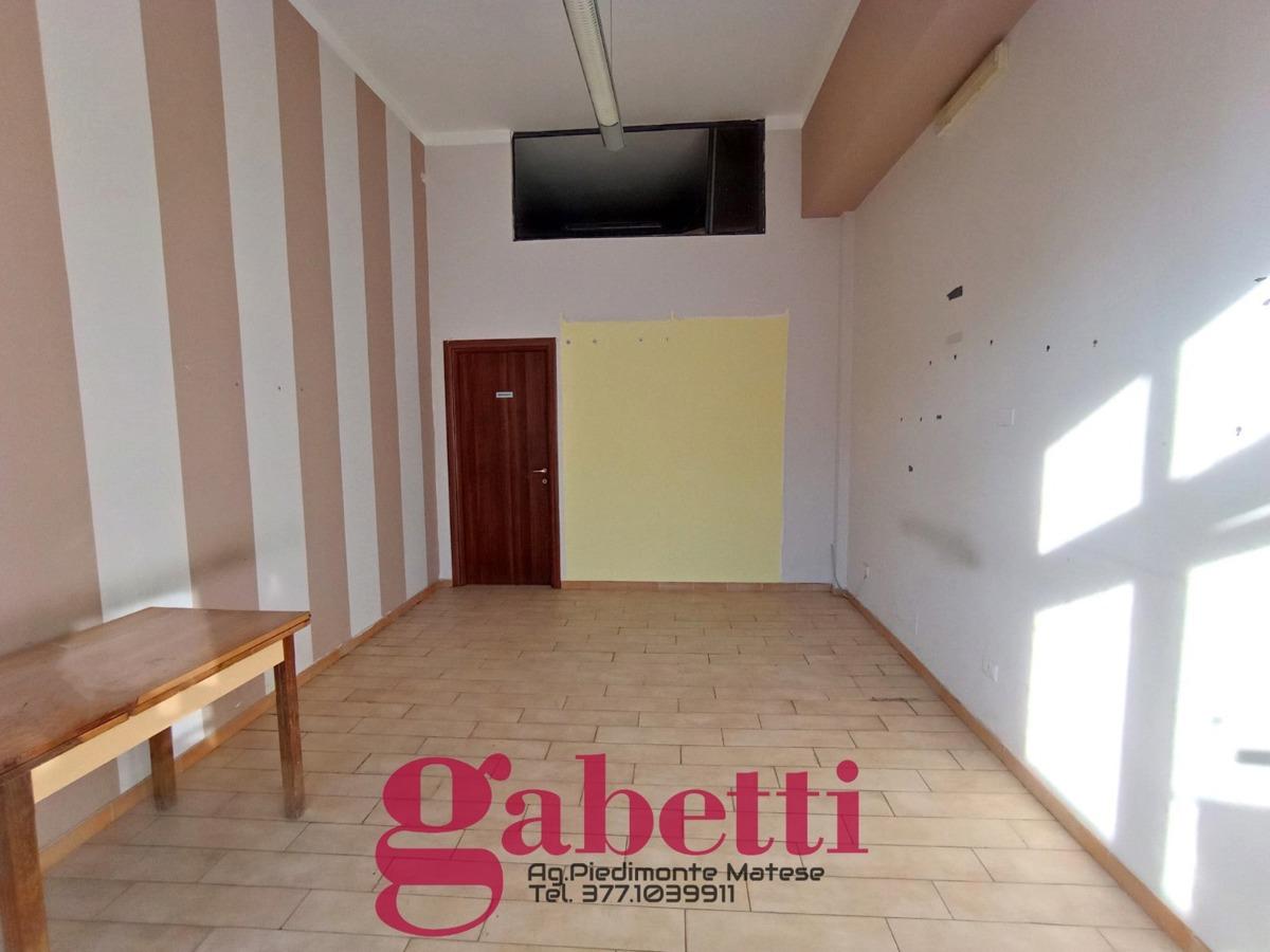 Negozio in Via Aldo Moro 10, Piedimonte Matese, {3} - Foto 2