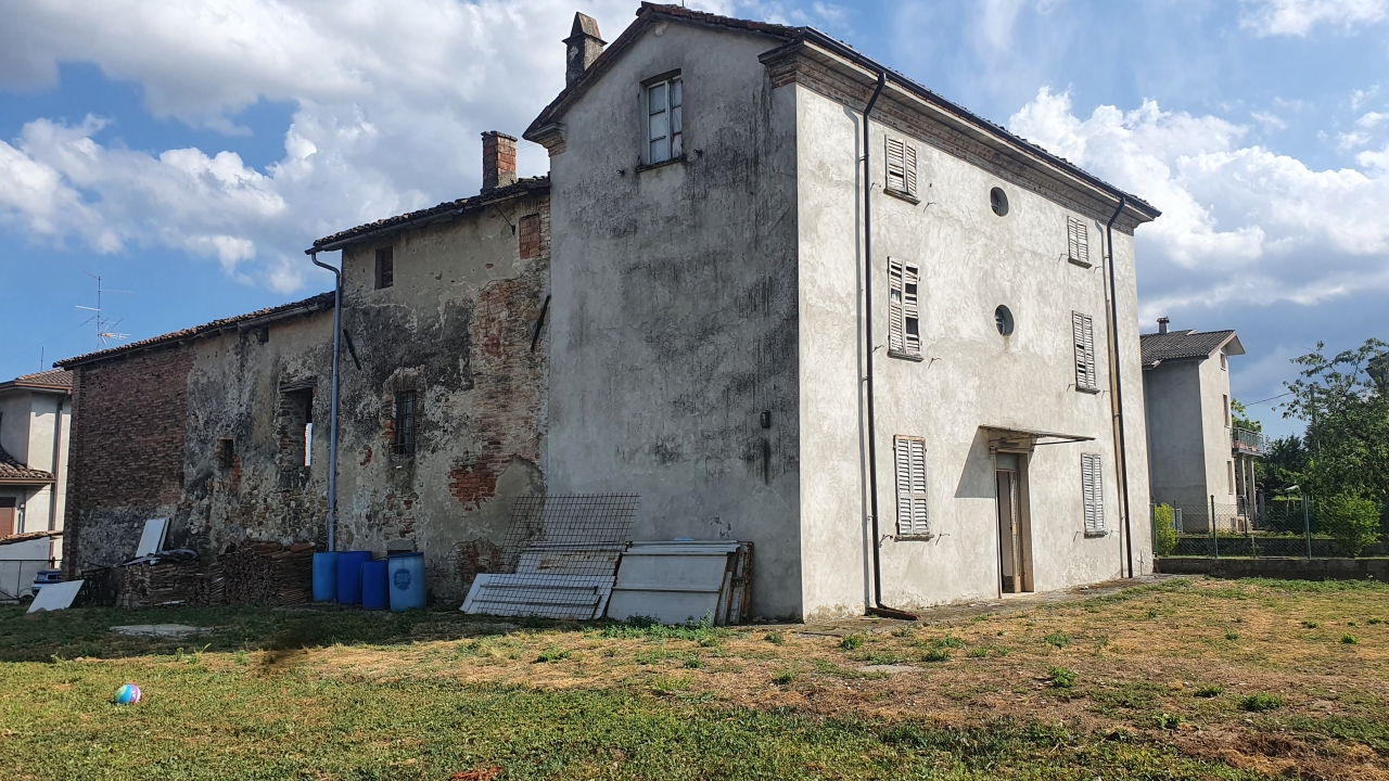 Casa colonica in vendita a Vigolzone