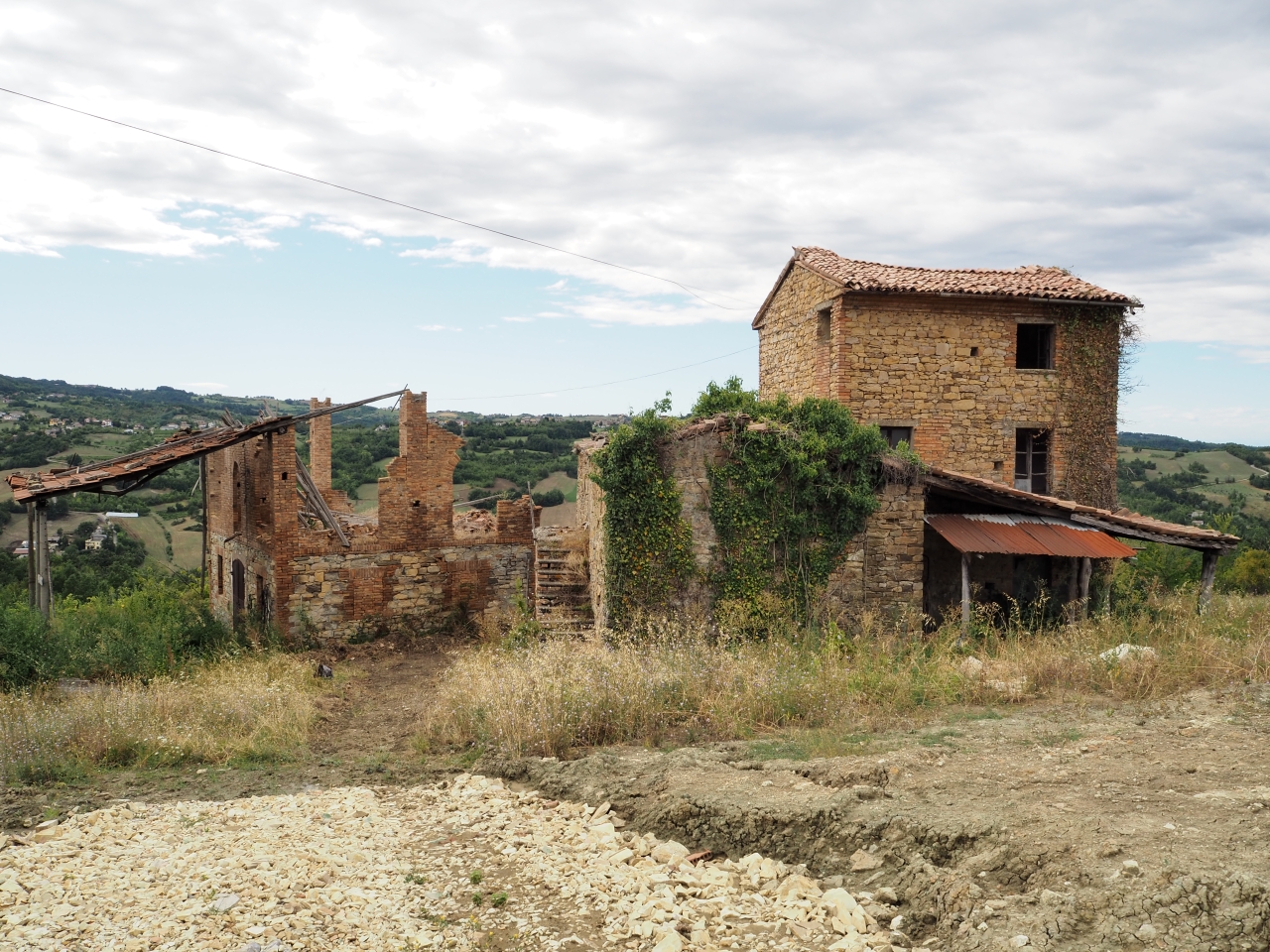 Casale in vendita a Lugagnano Val D'Arda
