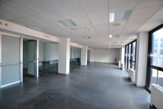 Shared office in {3}, Piazzale della Stanga - Photo 1