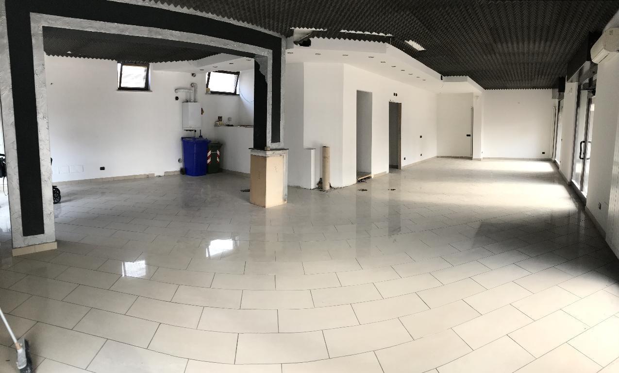 Negozio in Via Trieste 87, Santo Stefano Ticino, {3} - Foto 2