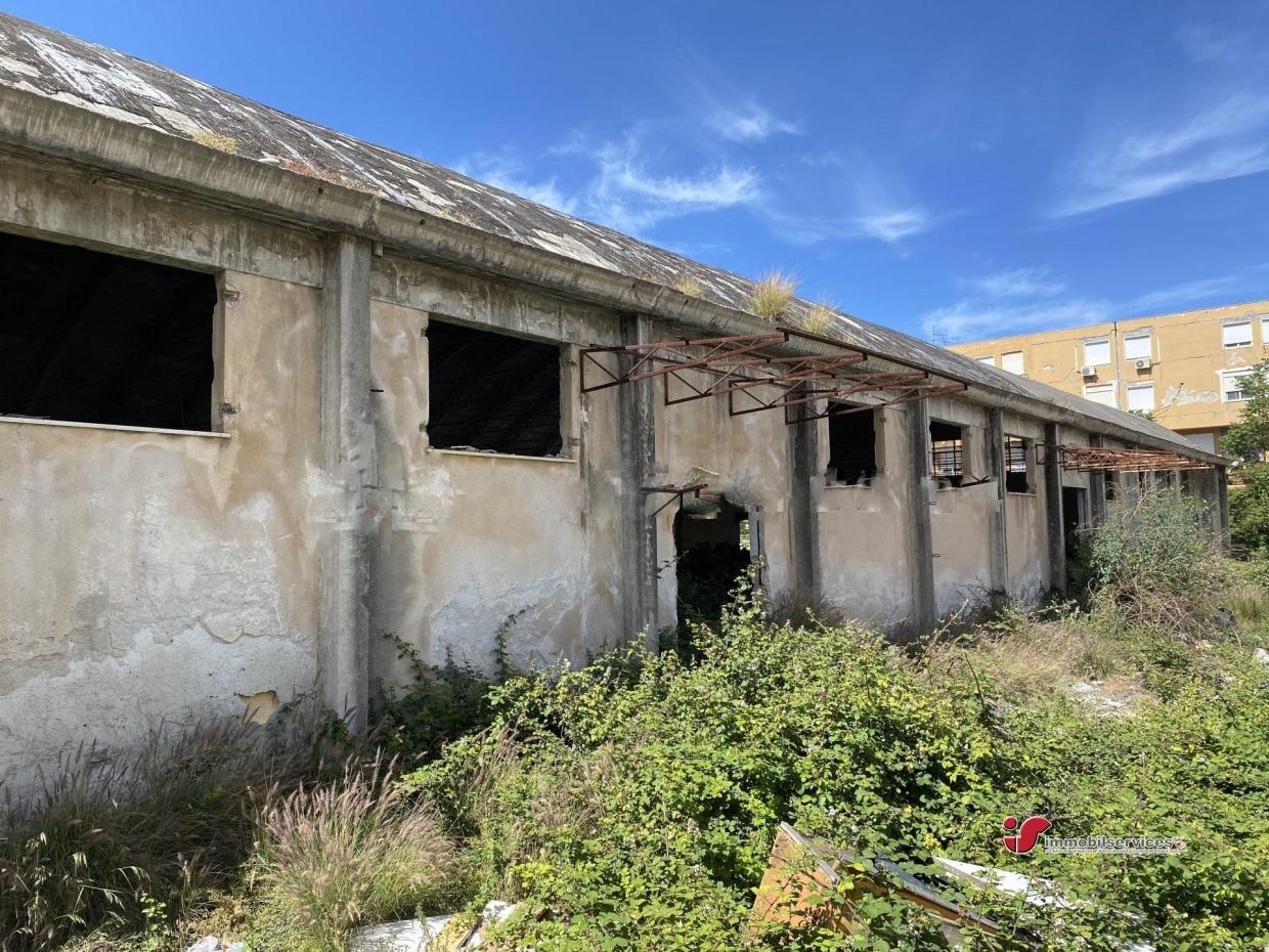 capannone in vendita a Palermo in zona ZEN