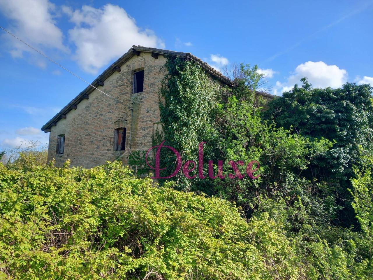 Rustico in vendita a Macerata