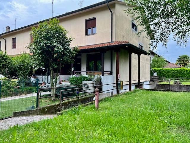 Terraced house in {3}, - Photo 1