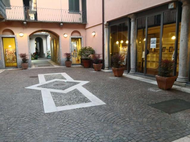 Negozio in {3}, Piazza Santa Maria 1 - Foto 1