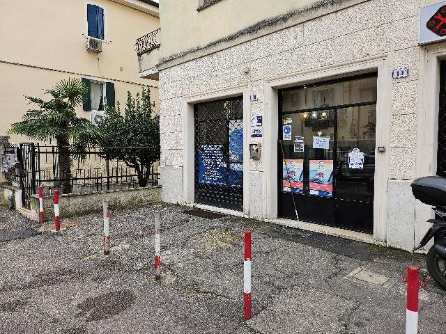 Negozio in Via Spolverini 48, Verona - Foto 1