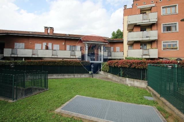 3-room flat in Fratelli Signorelli 154, Garbagnate Milanese - Photo 1