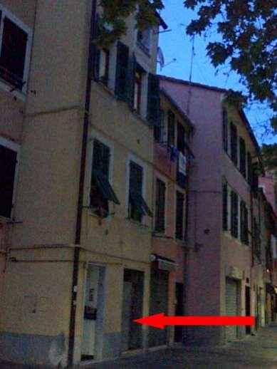 Negozio in Piazza Amatore Sciesa 17 R, Genova - Foto 1