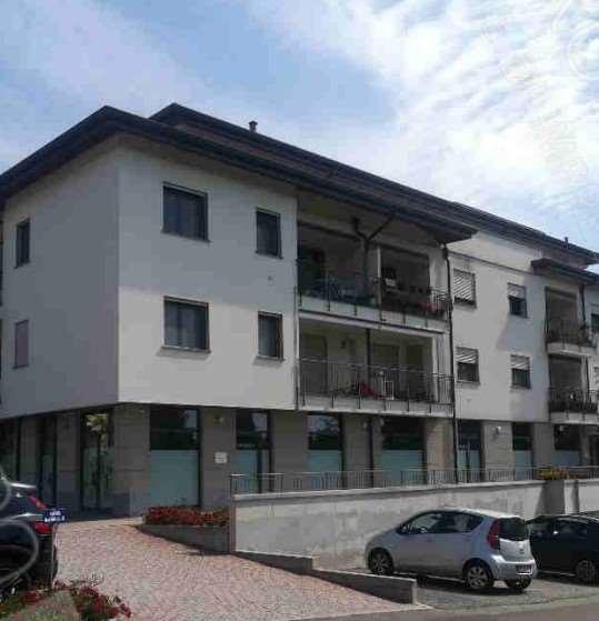 Negozio in Via Sant'Alessandro 5/B, Albizzate - Foto 1
