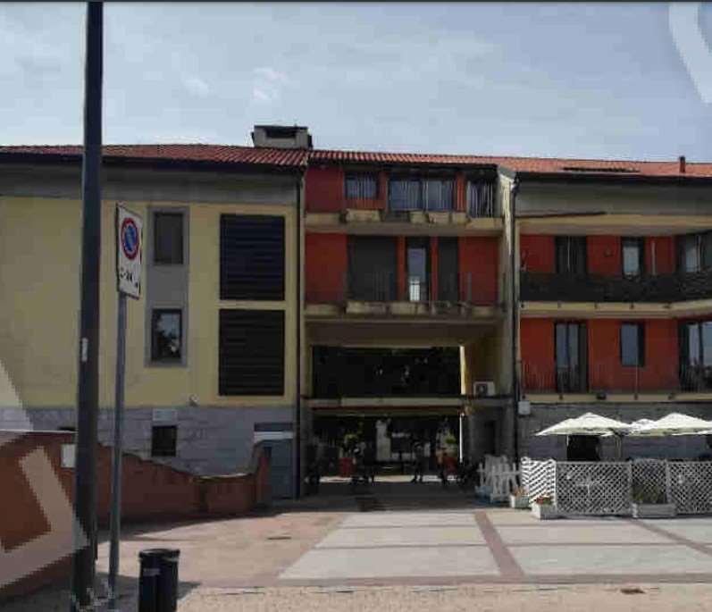 Magazzino in Piazza Tricolore, Magnago - Foto 1