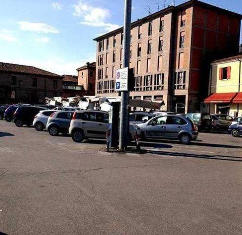 Garage or car box in Piazza del Travaglio 9, Ferrara - Photo 1